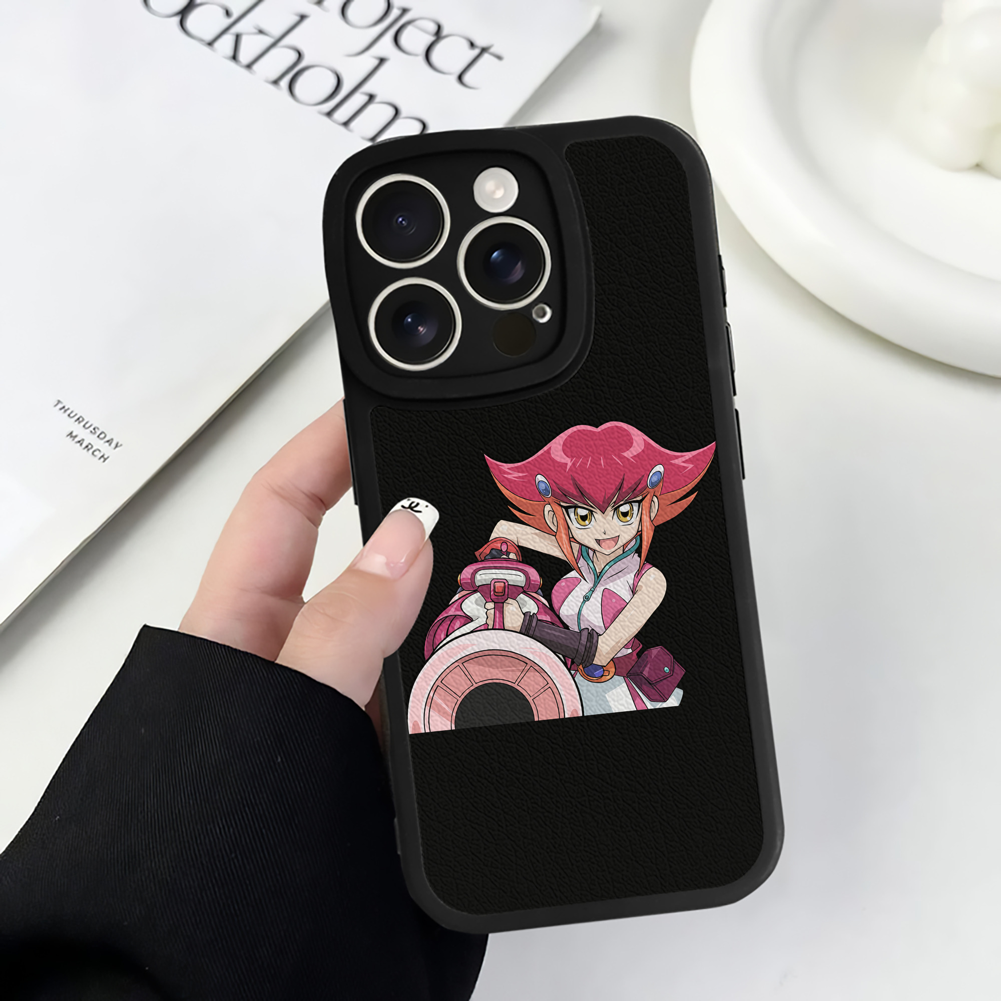 遊☆戯☆王 Yu-Gi-Oh! 【iPhone 16シリーズ対応】シリコンスマホケース（レザー調） 材質：シリコン